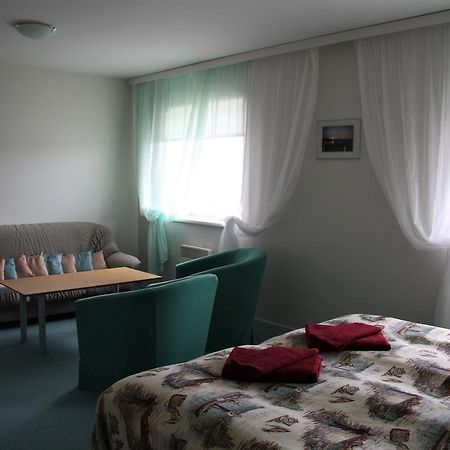 Heltermaa Hostel ภายนอก รูปภาพ